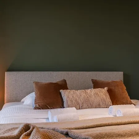 Huswell - Stylish With Harbour View Apartament