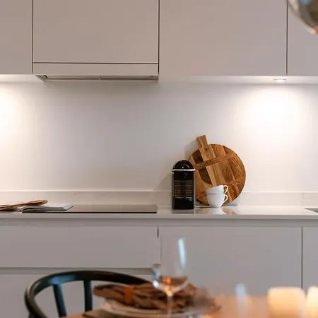 Huswell - Stylish With Harbour View Apartament *