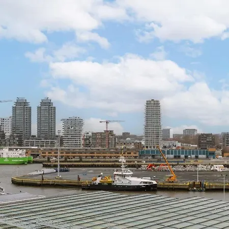 Huswell - Stylish With Harbour View Apartament *